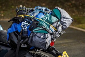 Nick Sanders sale a dar una vuelta de 30.000 km por Europa a lomos de una Royal Enfield Bear 650