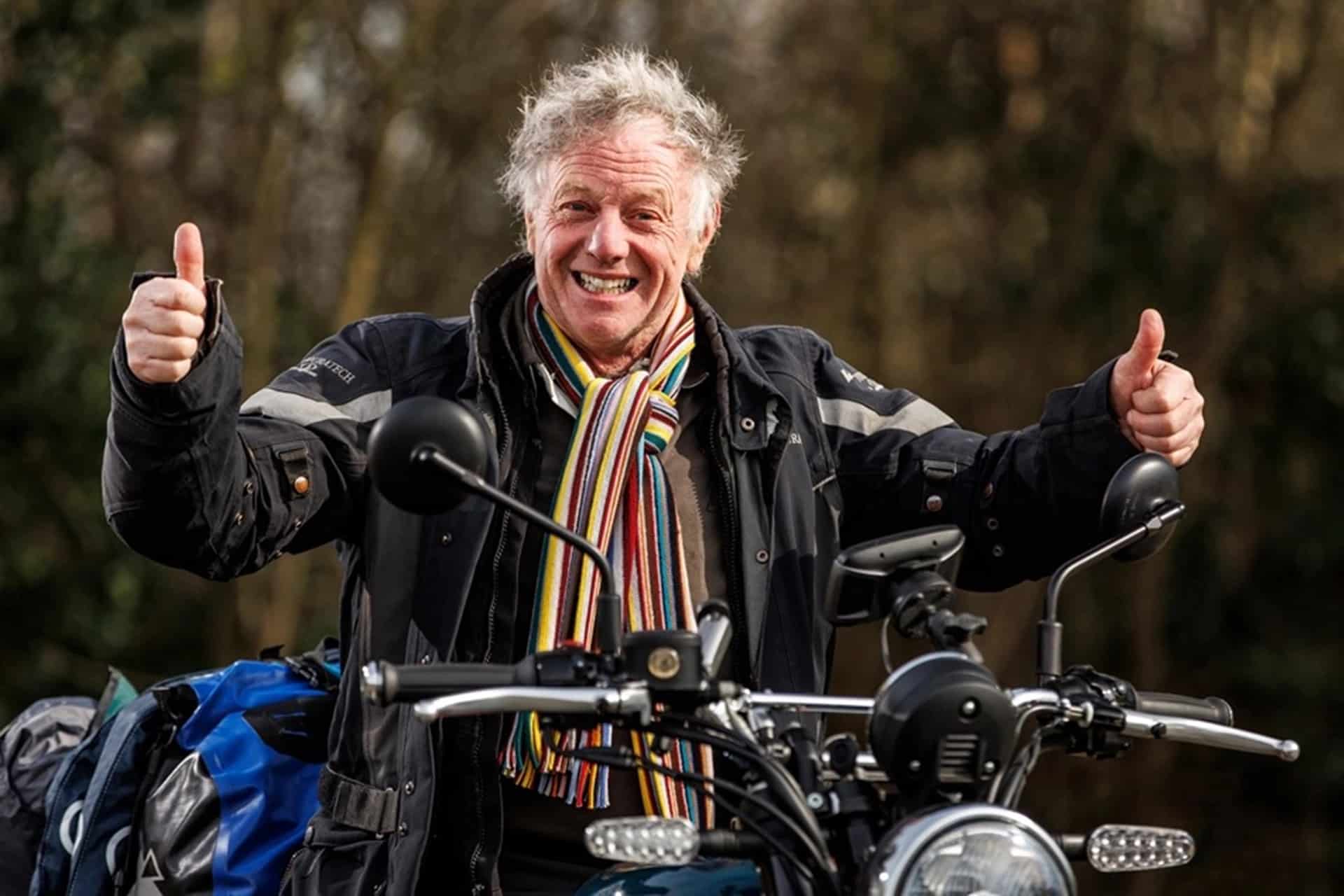Nick Sanders sale a dar una vuelta de 30.000 km por Europa a lomos de una Royal Enfield Bear 650
