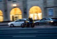 La legislación obliga también a llevar identificación en casco y chaleco