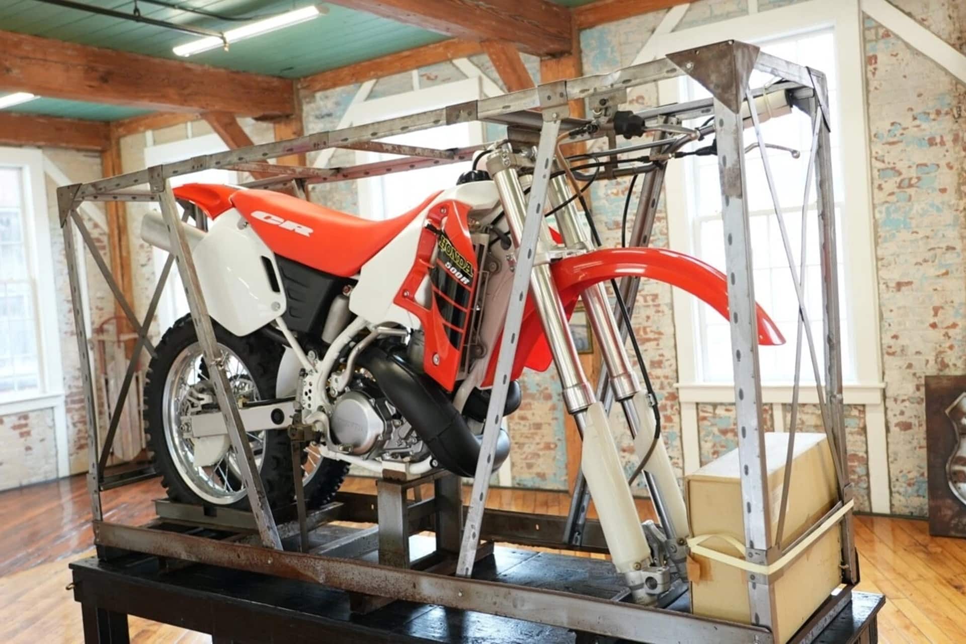 Vendida la que probablemente sea la última Honda CR500 "nueva de paquete" del planeta