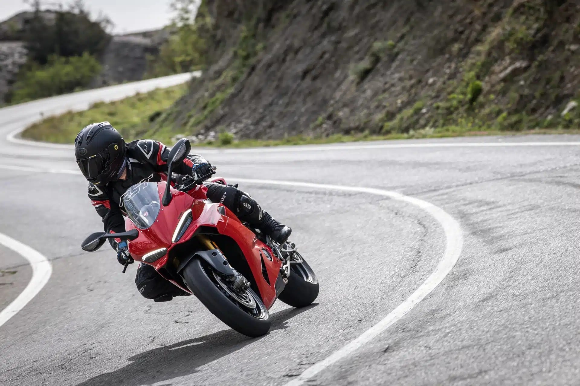El nuevo motor V2 de Ducati también llegará a la gama Monster y DesertX en 2026