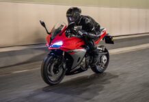 Nueva QJMotor SRK 500 RA 2025: Cambio semiautomático, basculante monobrazo y homologación A2