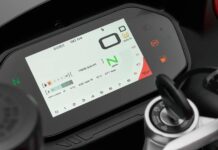 Nueva QJMotor SRK 500 RA 2025: Cambio semiautomático, basculante monobrazo y homologación A2