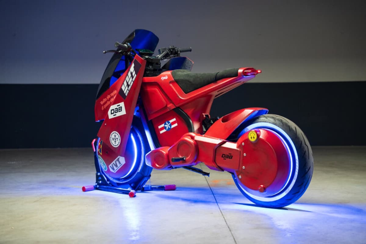 La última preparación de inspiración Akira es enchufable, está diseñada con ayuda de la IA, impresa en 3D y tan solo se han precisado tres semanas para su fabricación