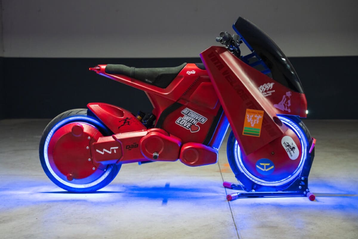 La última preparación de inspiración Akira es enchufable, está diseñada con ayuda de la IA, impresa en 3D y tan solo se han precisado tres semanas para su fabricación