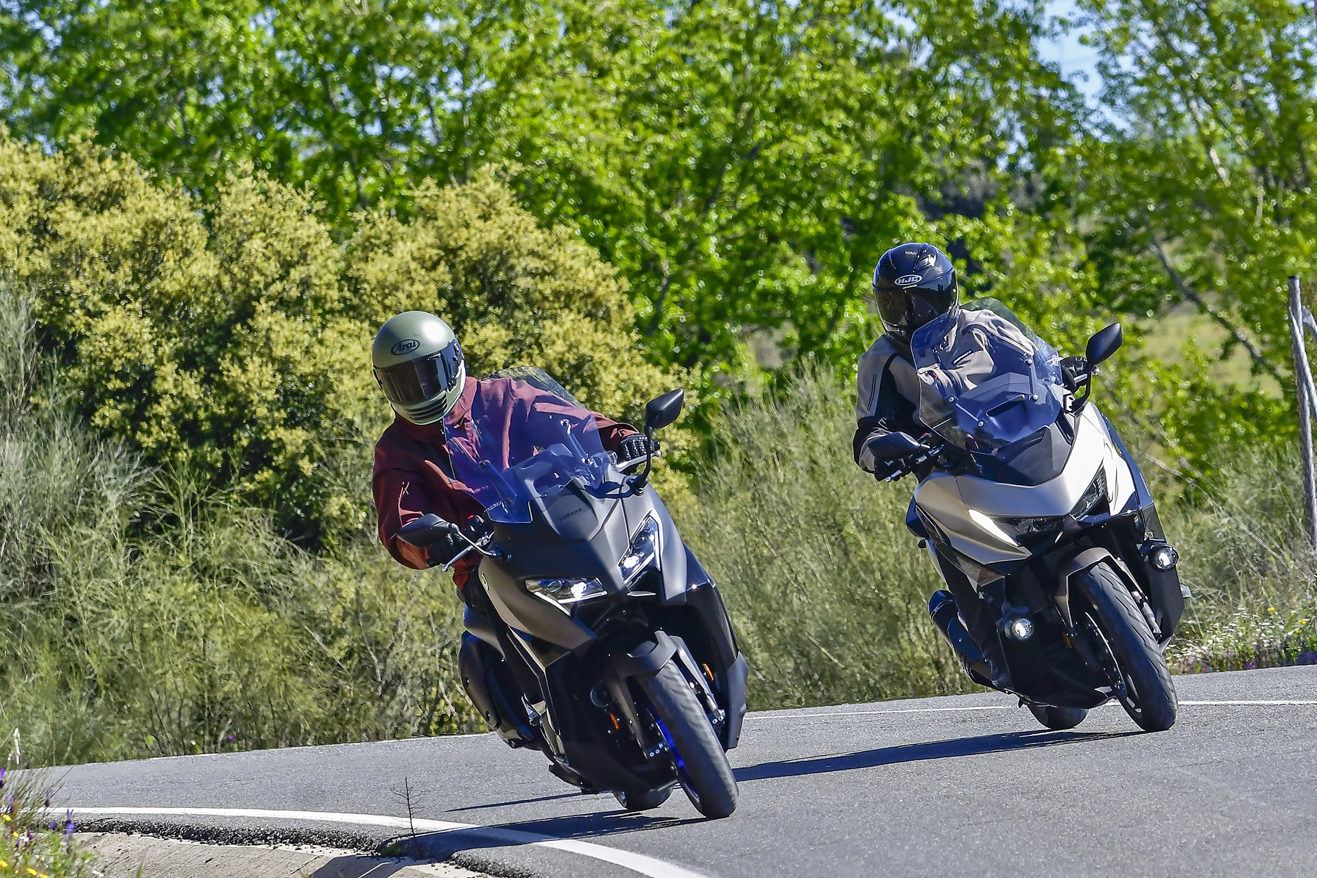 Comparativa Yamaha TMAX vs Honda Forza 750