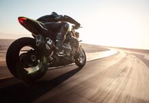 Speed Triple 1200 RX: La filosofía más racing de Triumph junto a su tecnología más avanzada