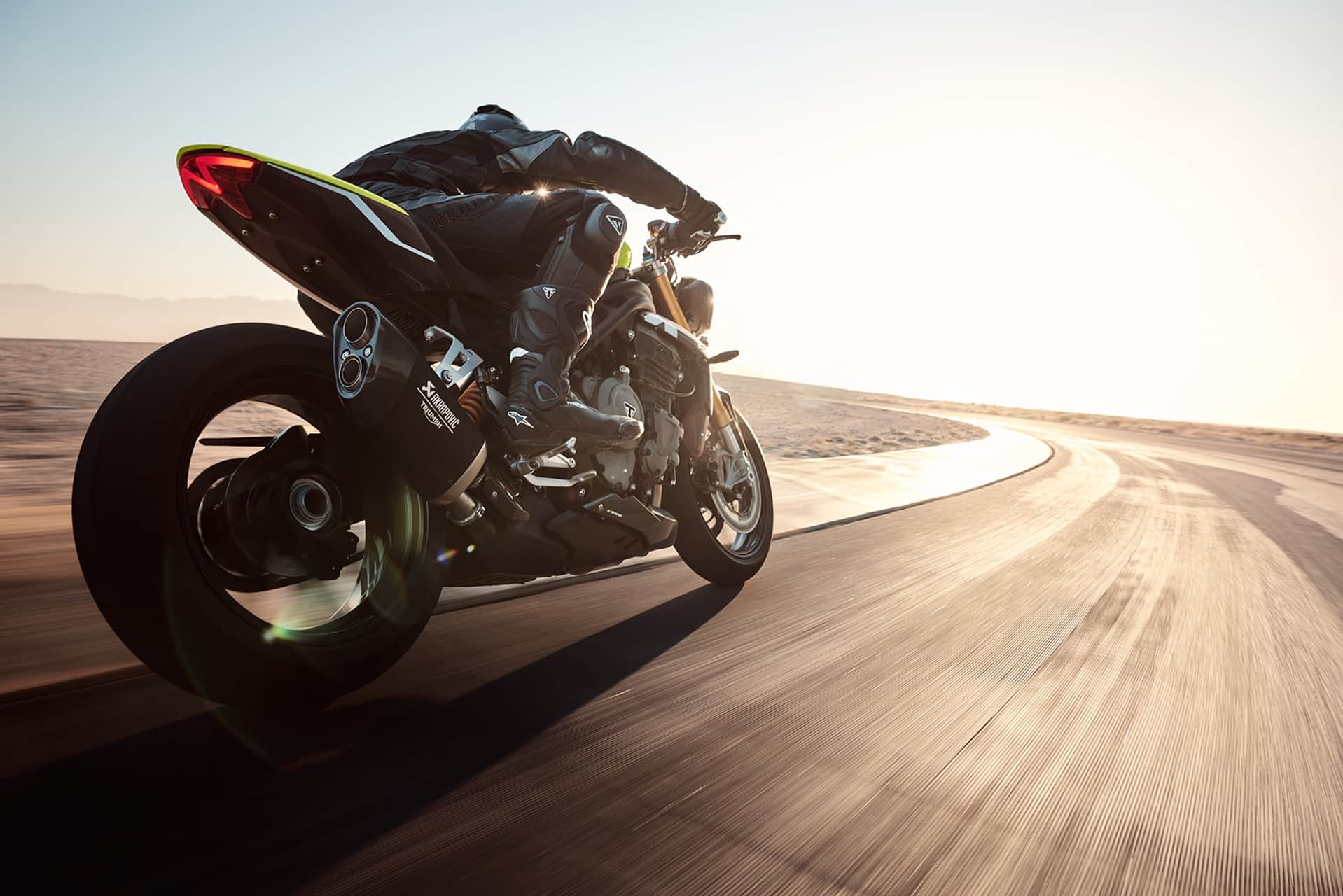 Speed Triple 1200 RX: La filosofía más racing de Triumph junto a su tecnología más avanzada