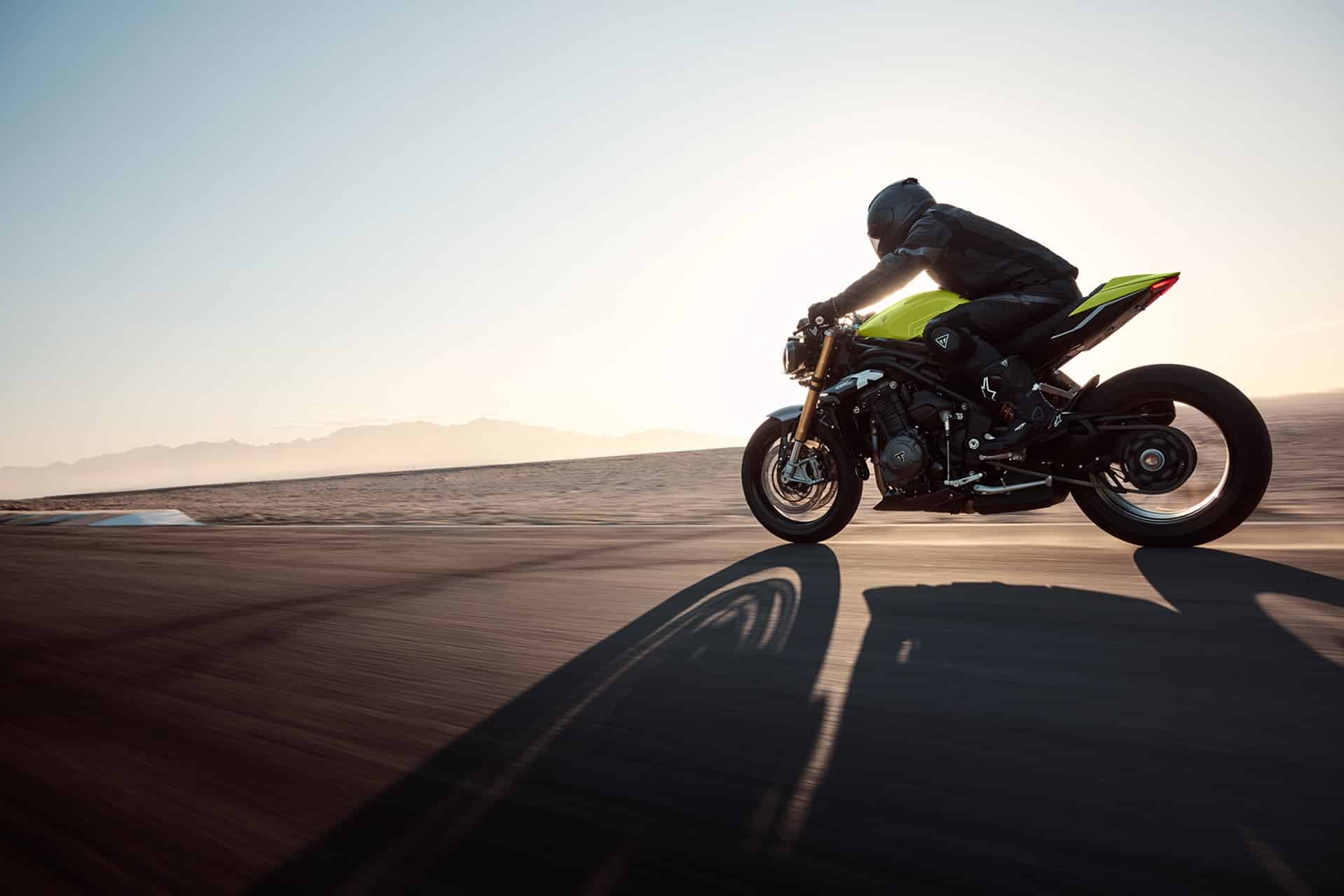 Speed Triple 1200 RX: La filosofía más racing de Triumph junto a su tecnología más avanzada