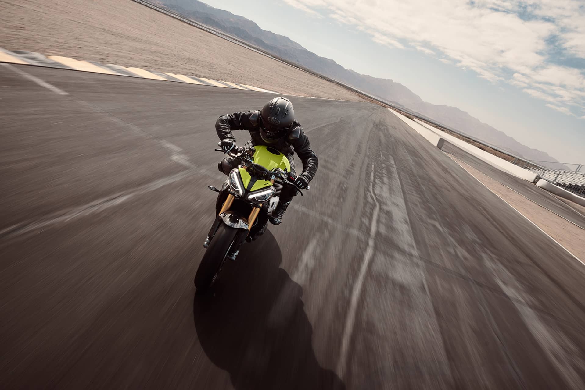 Speed Triple 1200 RX: La filosofía más racing de Triumph junto a su tecnología más avanzada