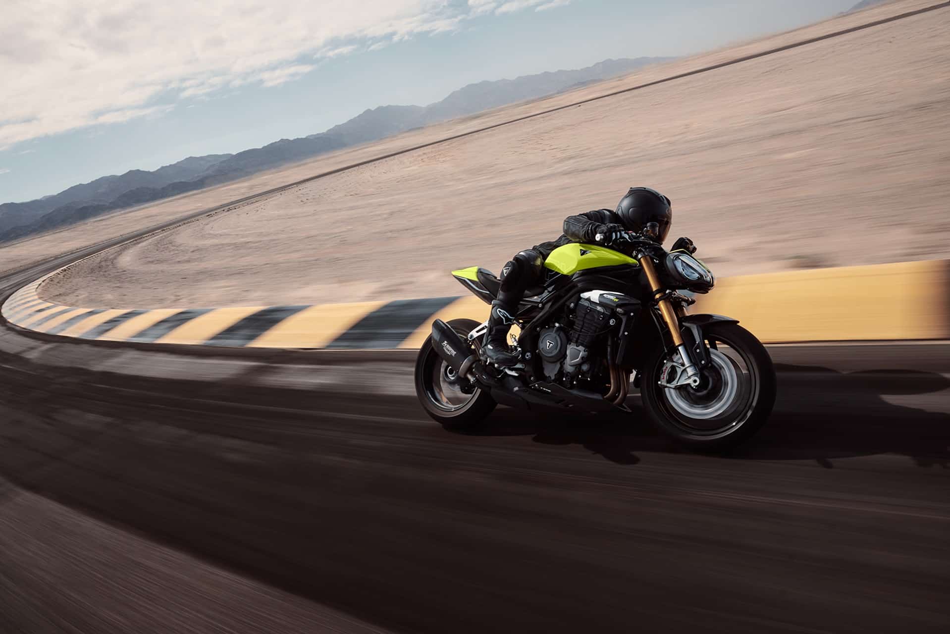 Speed Triple 1200 RX: La filosofía más racing de Triumph junto a su tecnología más avanzada