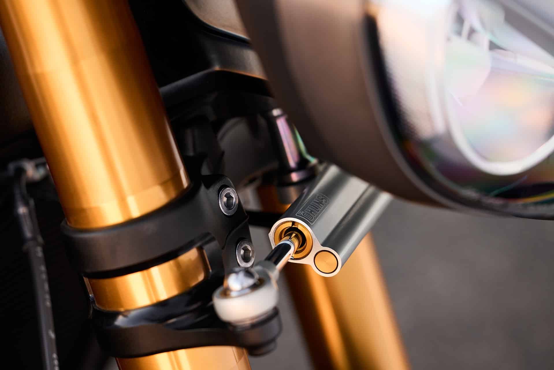 Speed Triple 1200 RX: La filosofía más racing de Triumph junto a su tecnología más avanzada