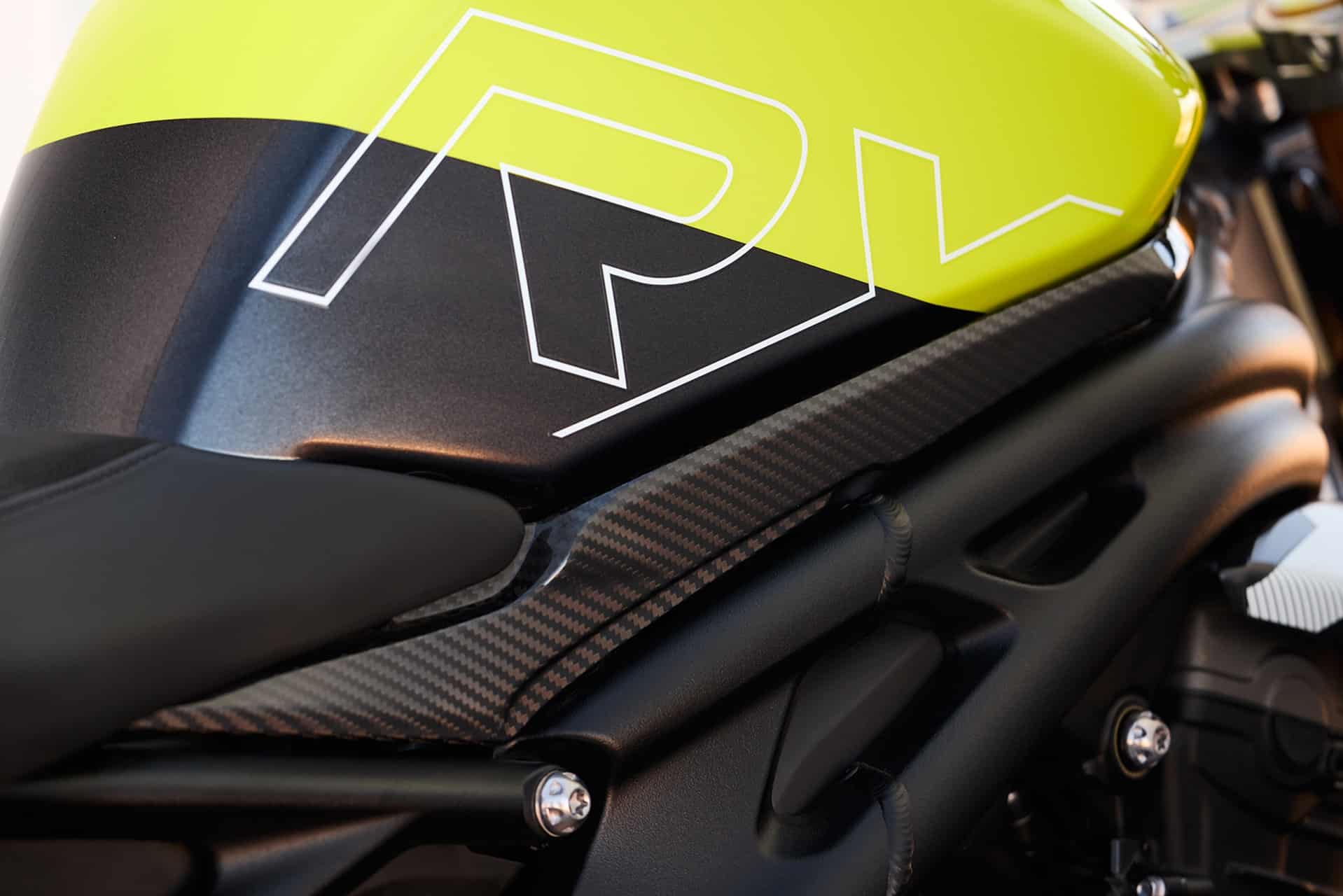 Speed Triple 1200 RX: La filosofía más racing de Triumph junto a su tecnología más avanzada