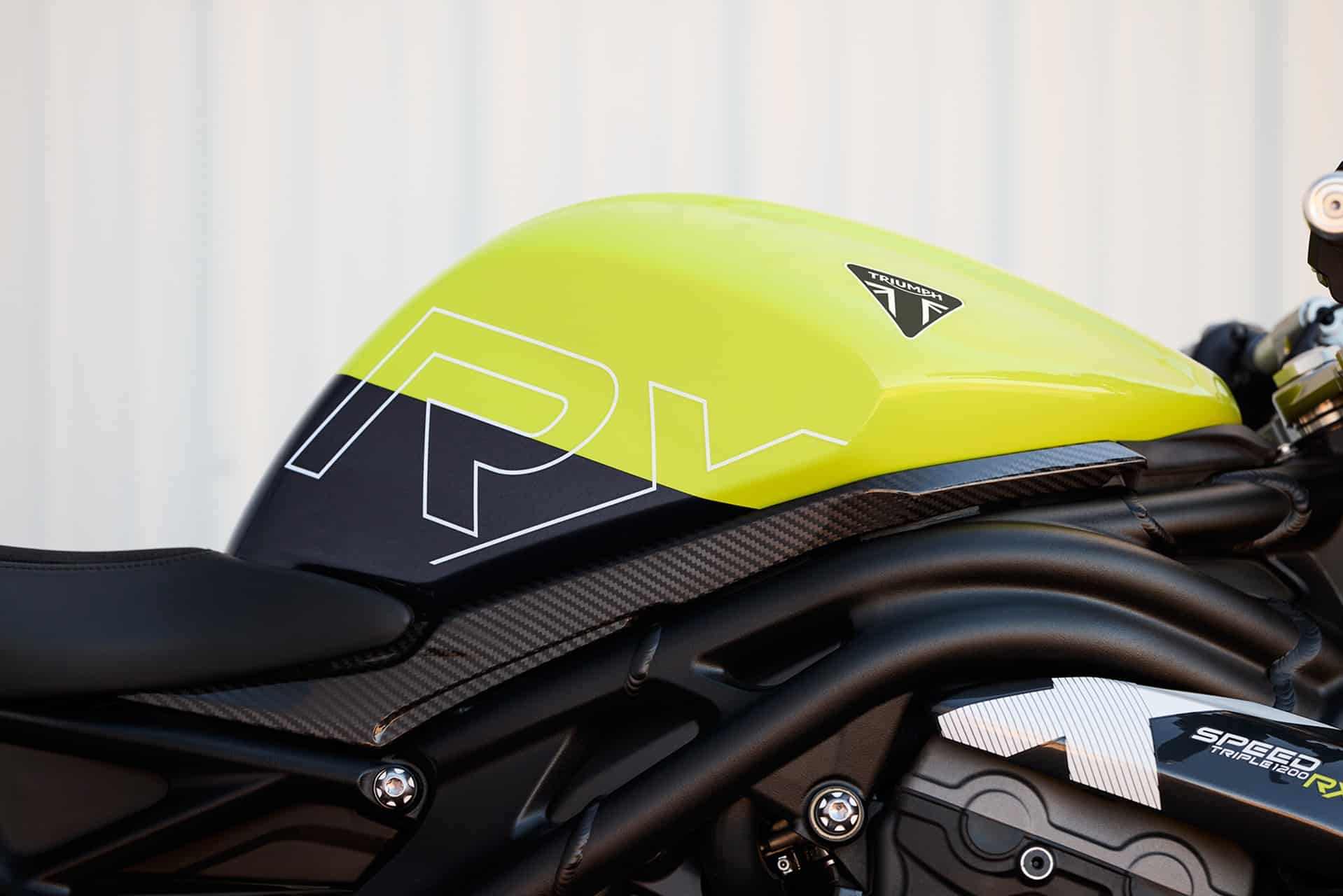 Speed Triple 1200 RX: La filosofía más racing de Triumph junto a su tecnología más avanzada