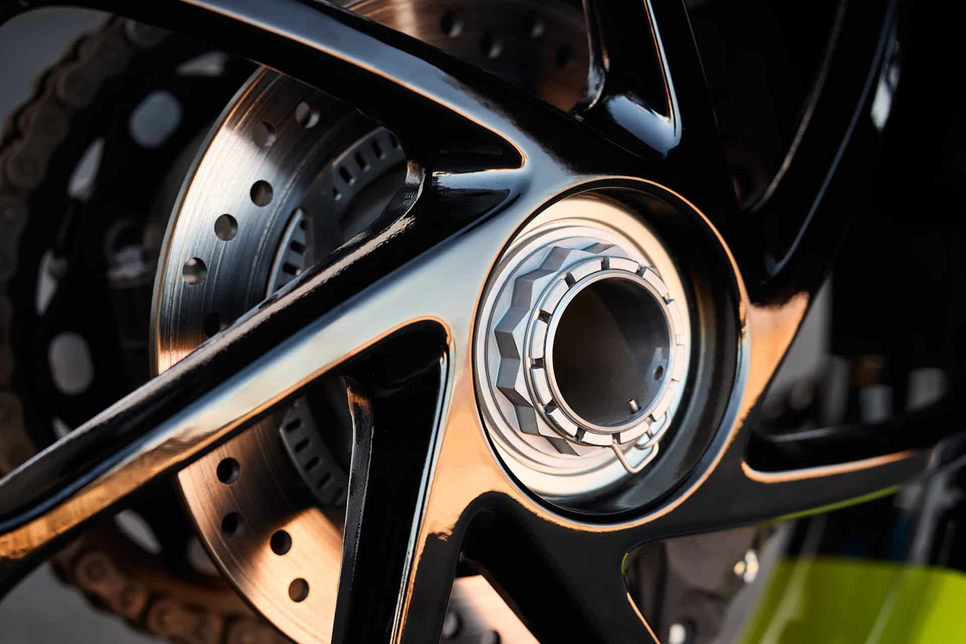 Speed Triple 1200 RX: La filosofía más racing de Triumph junto a su tecnología más avanzada