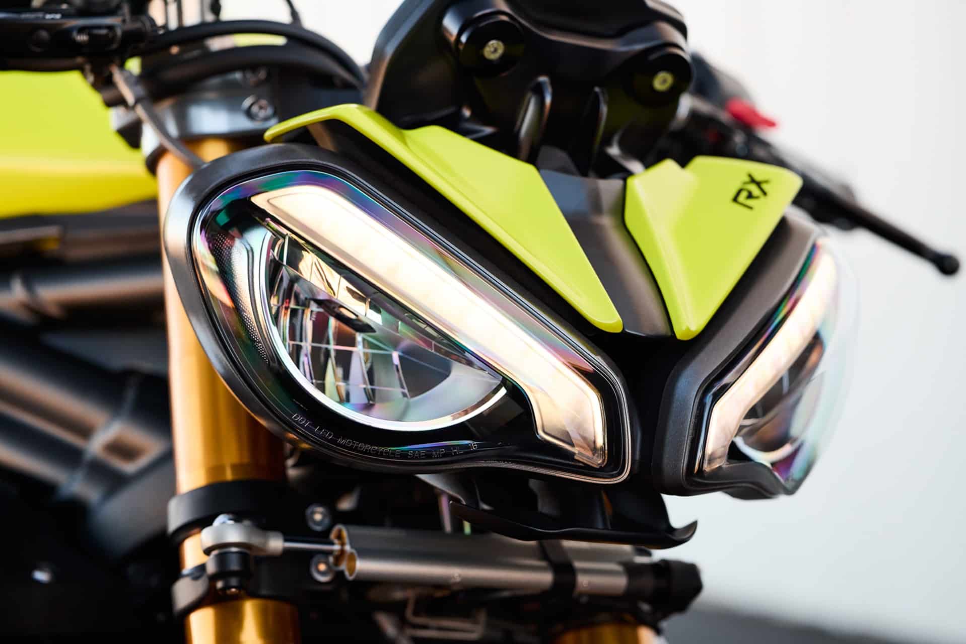 Speed Triple 1200 RX: La filosofía más racing de Triumph junto a su tecnología más avanzada