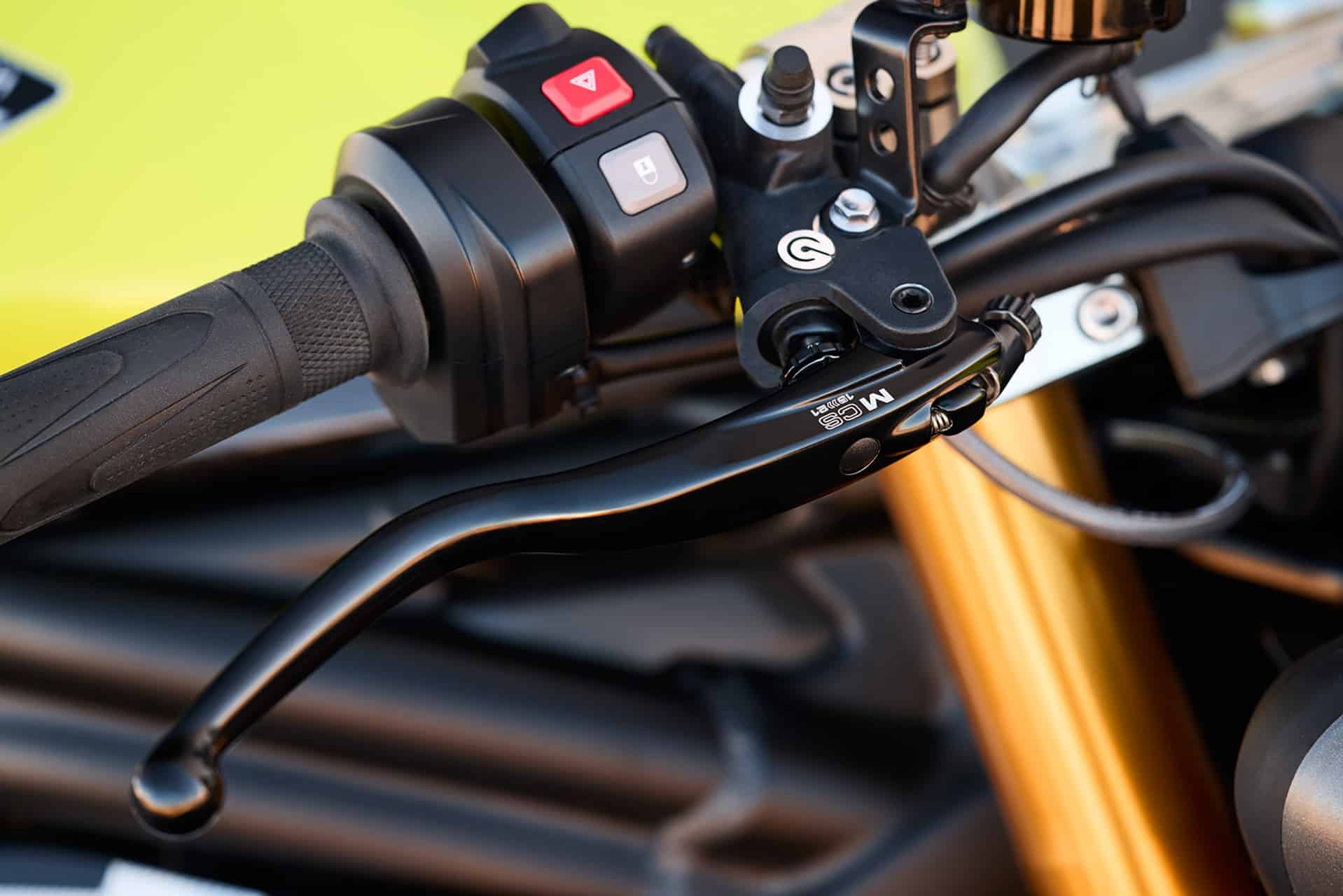 Speed Triple 1200 RX: La filosofía más racing de Triumph junto a su tecnología más avanzada