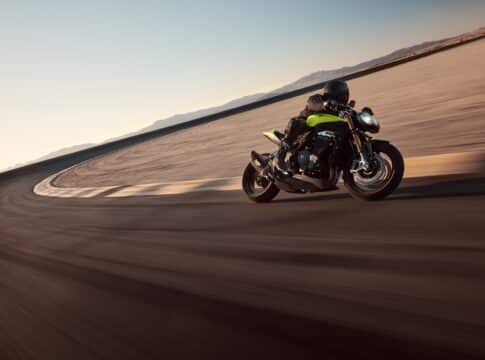 Speed Triple 1200 RX: La filosofía más racing de Triumph junto a su tecnología más avanzada