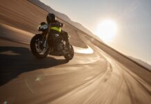 Speed Triple 1200 RX: La filosofía más racing de Triumph junto a su tecnología más avanzada