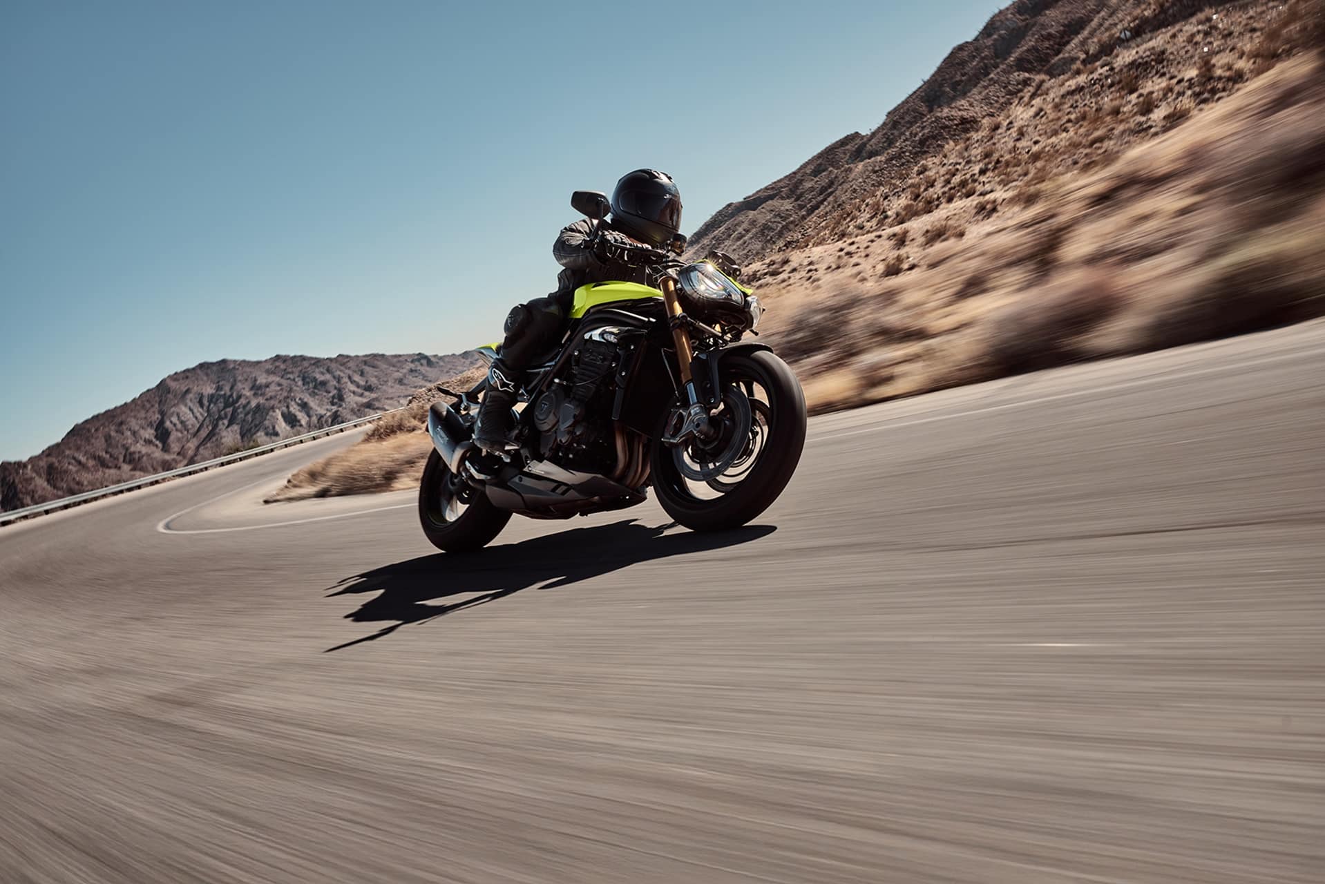 Speed Triple 1200 RX: La filosofía más racing de Triumph junto a su tecnología más avanzada