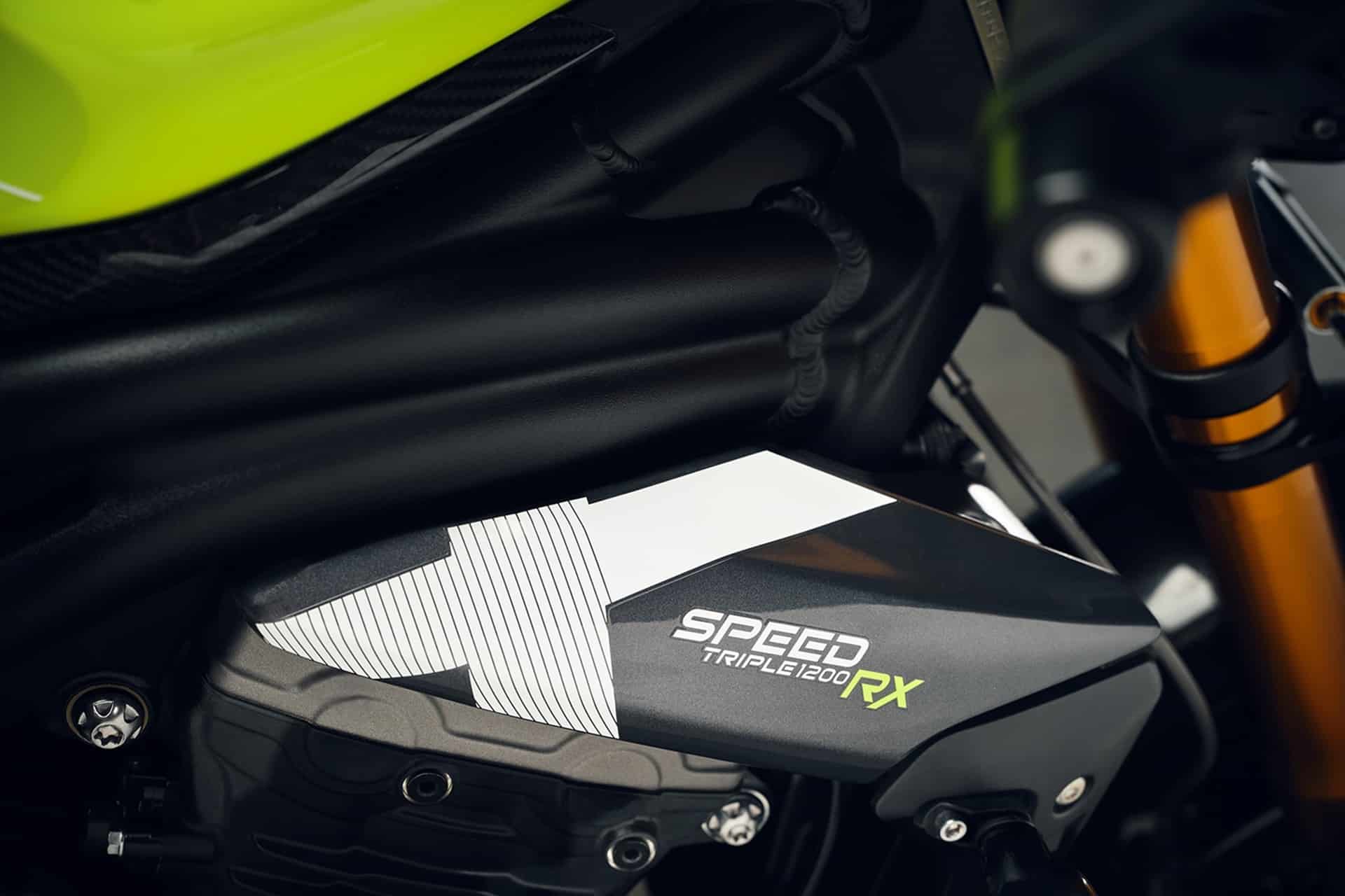 Speed Triple 1200 RX: La filosofía más racing de Triumph junto a su tecnología más avanzada