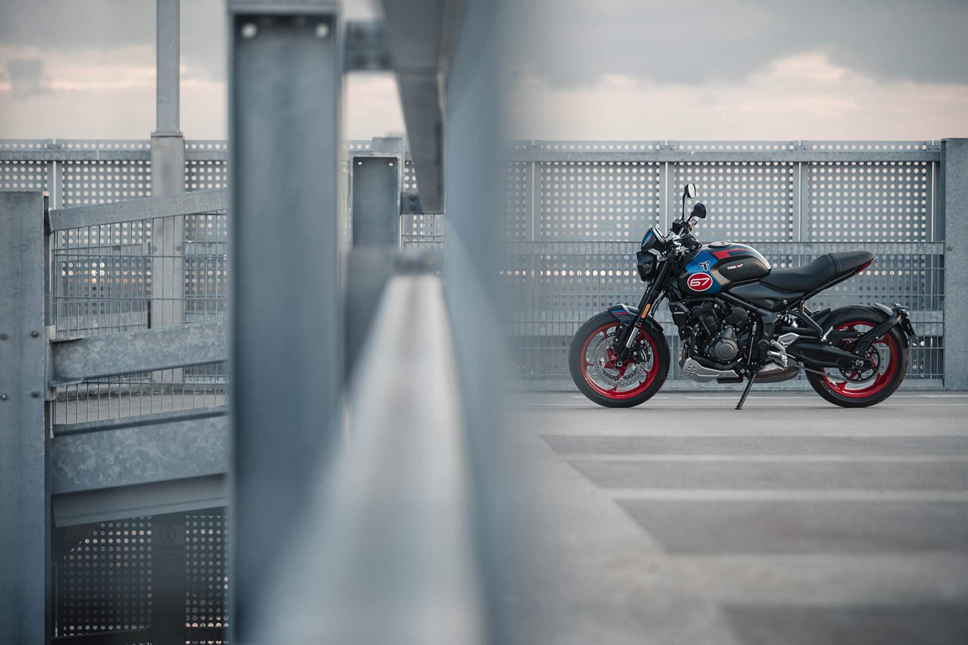 Triumph lanza la nueva Trident Triple Tribute 2025, una edición especial inspirada en la mítica "Slippery Sam"