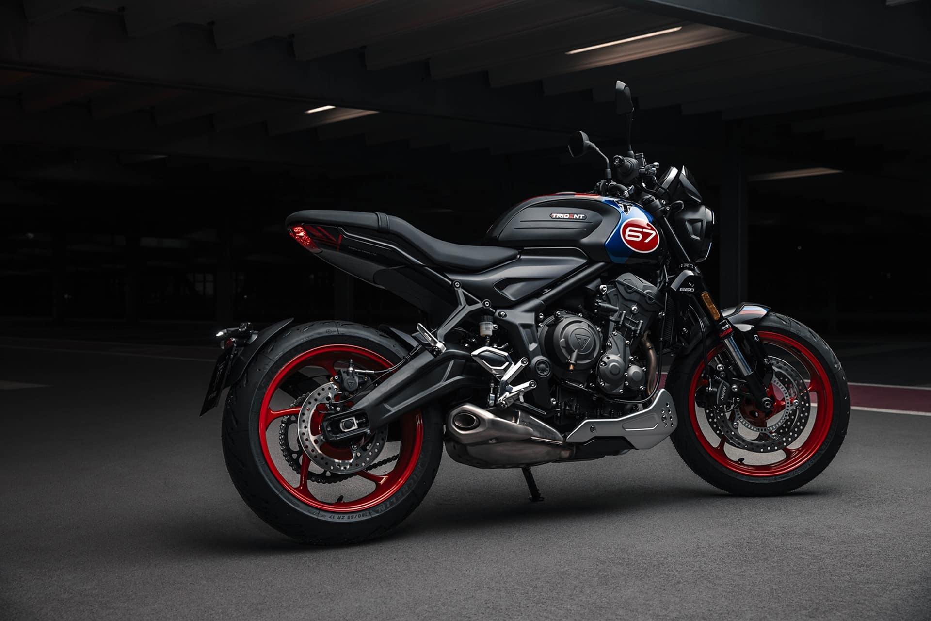 Triumph lanza la nueva Trident Triple Tribute 2025, una edición especial inspirada en la mítica "Slippery Sam"