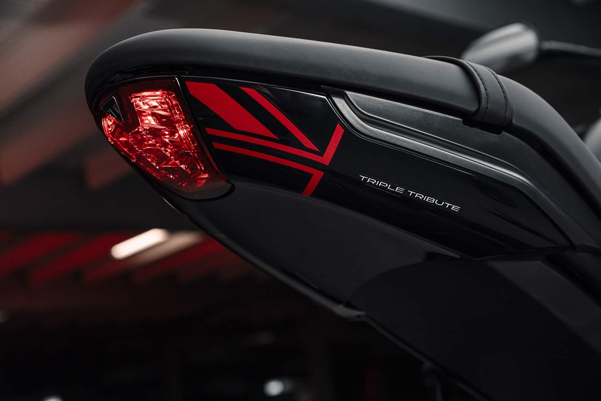 Triumph lanza la nueva Trident Triple Tribute 2025, una edición especial inspirada en la mítica "Slippery Sam"