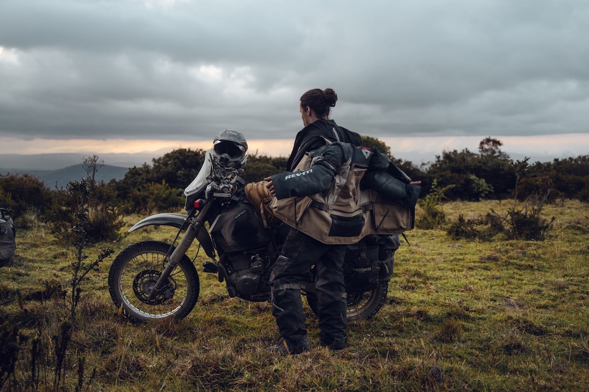 Rev’it! Sand 5 H2O 2025: Cinco generaciones de protección integral sobre la moto