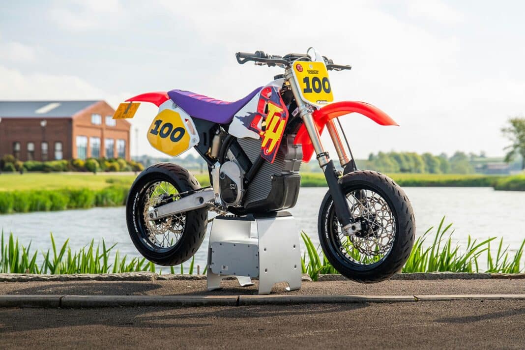 ¿Quién dijo que la Stark Varg Alpha no puede pasar por una Honda CR500?
