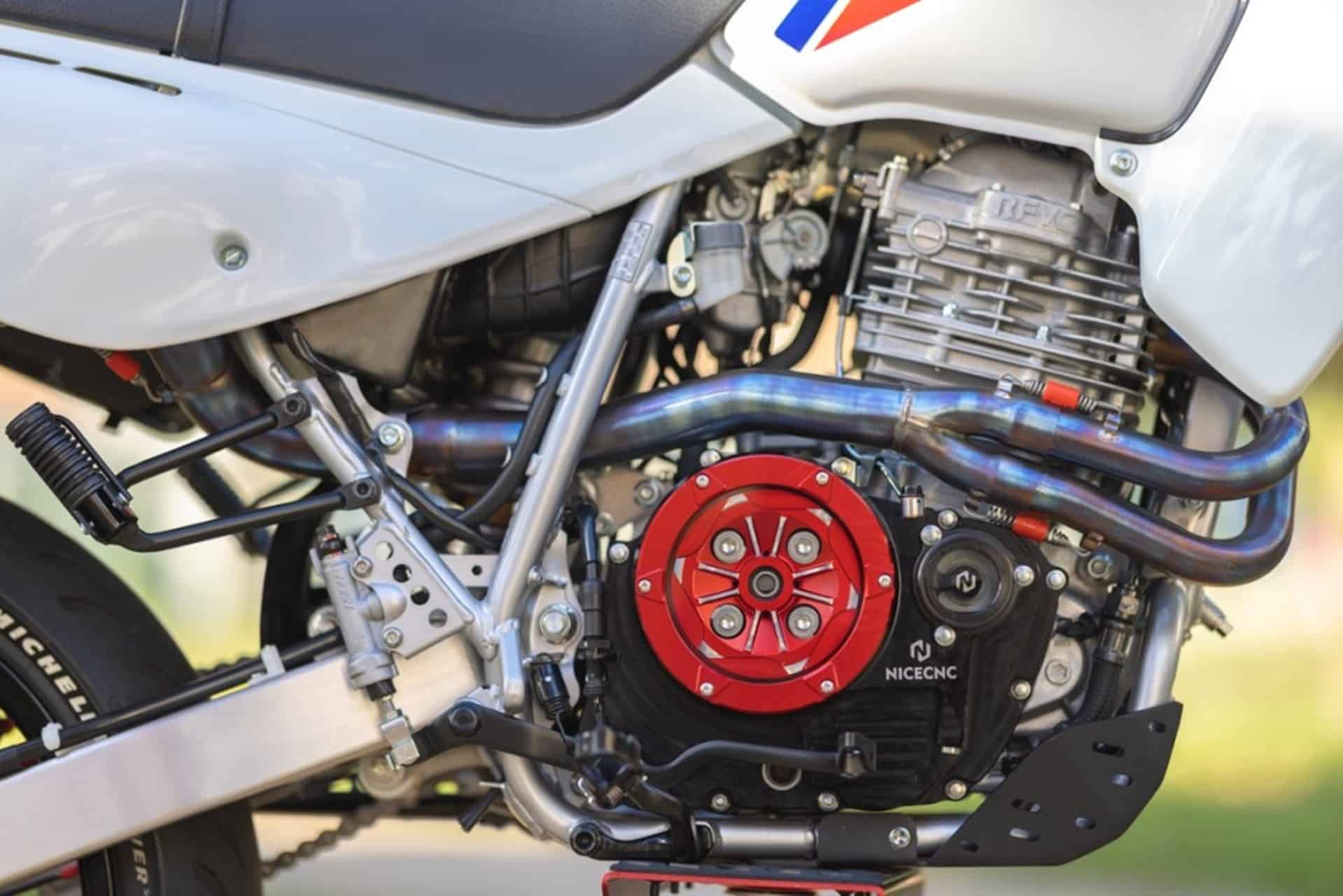 Honda XR650L Supermoto: Imagen deportiva sin perder un ápice de eficiencia