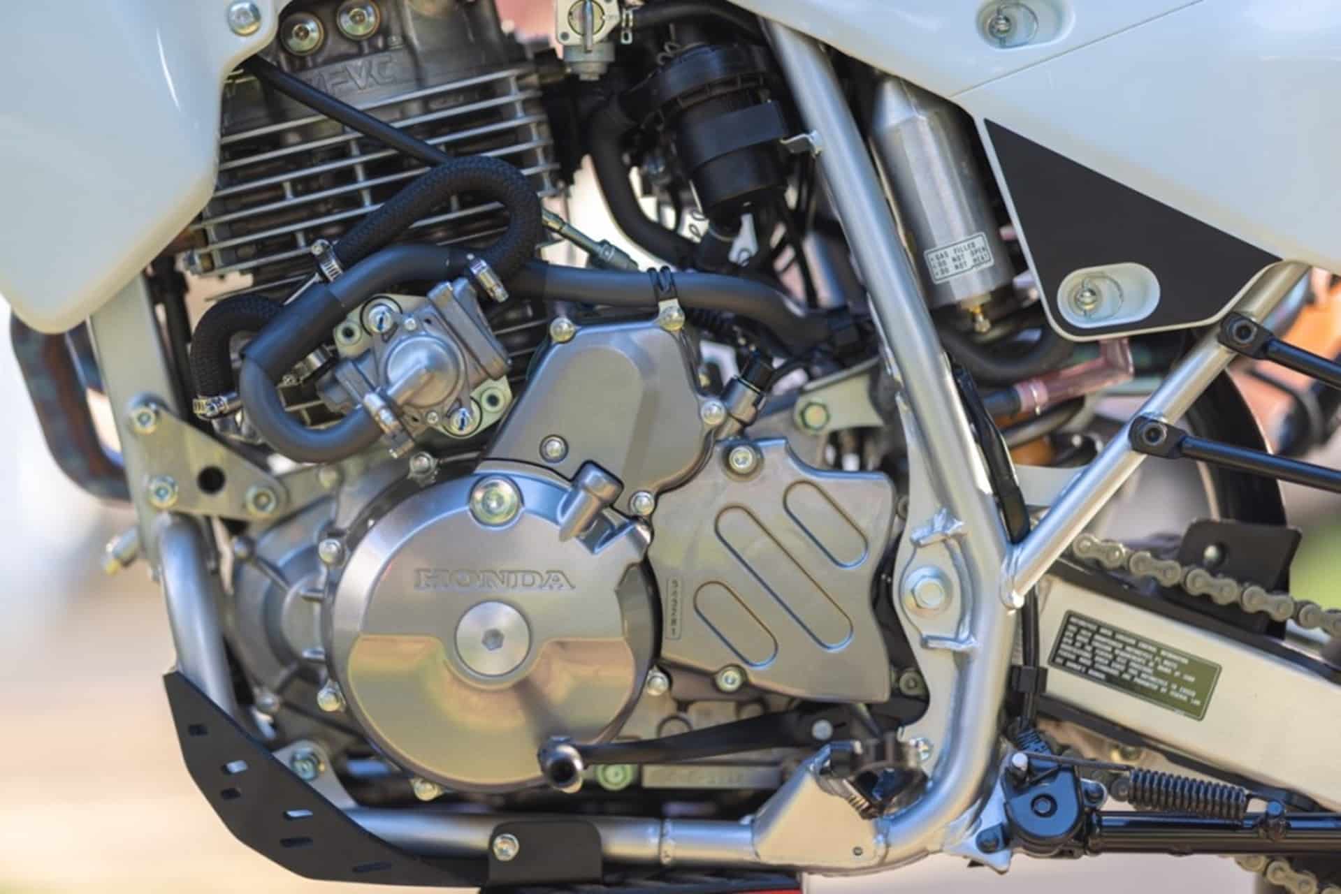 Honda XR650L Supermoto: Imagen deportiva sin perder un ápice de eficiencia