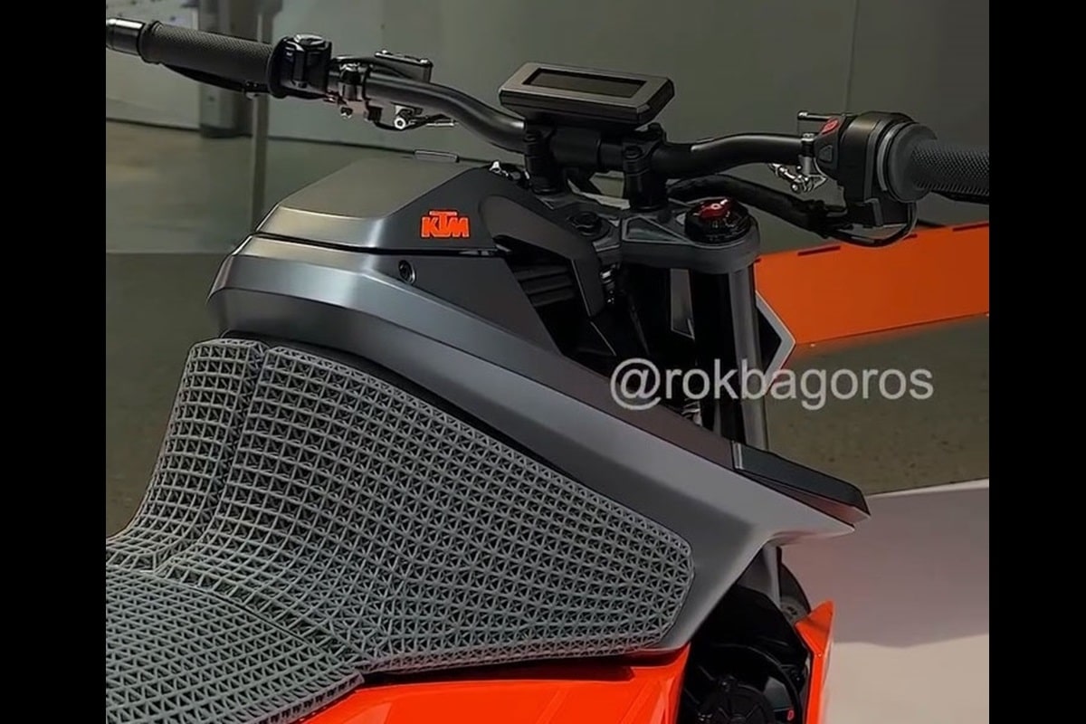 Primeras imágenes de la KTM E-Duke: Podría estar mucho más cerca de lo que pensábamos