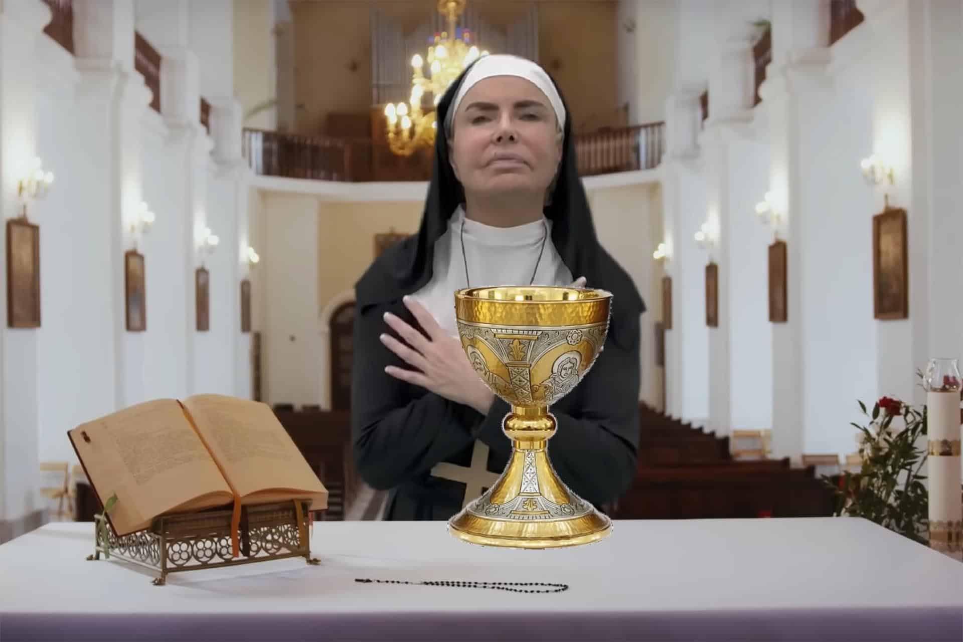 La primera vez que se ve el videoclip el giro es inesperado