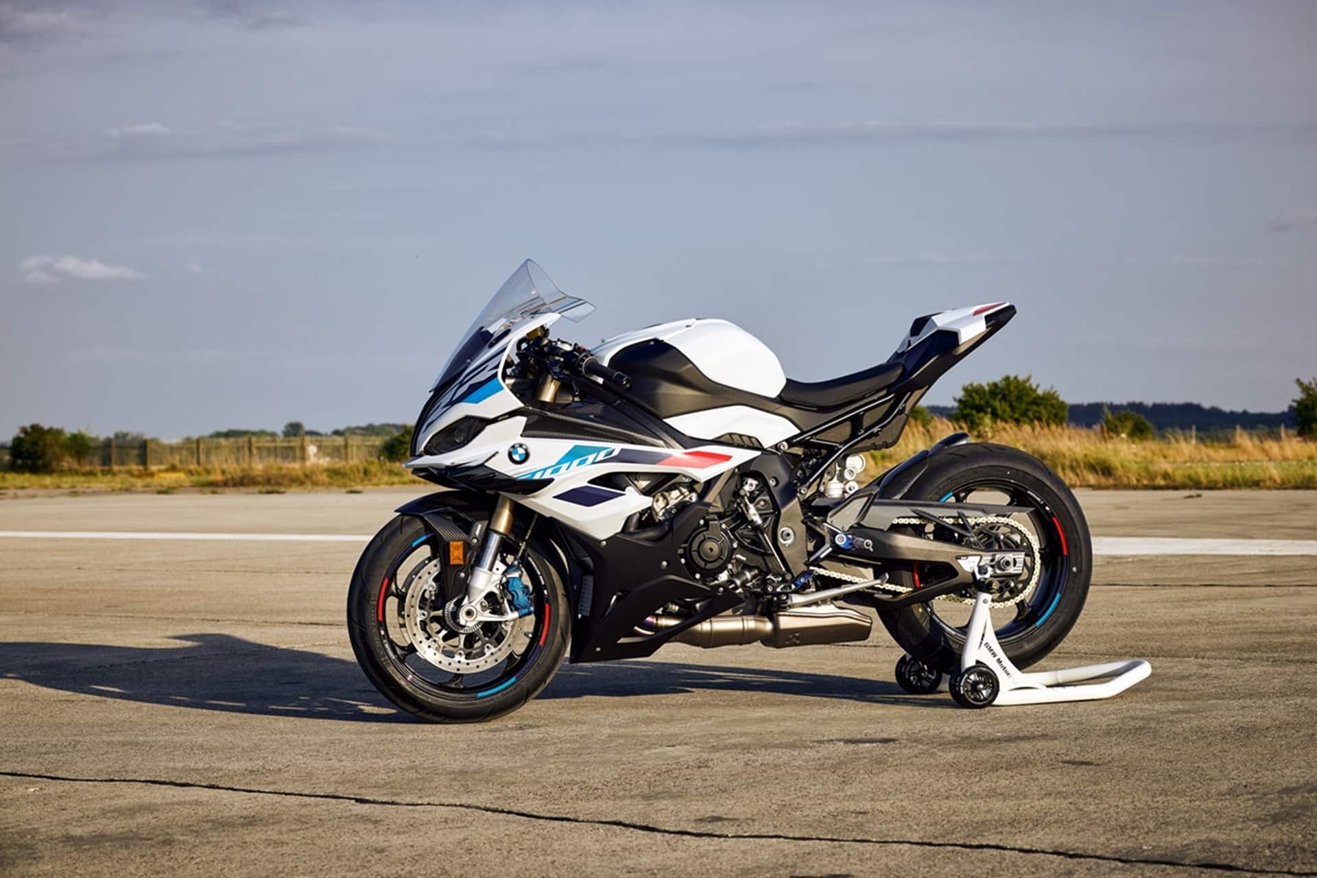 BMW Motorrad anuncia la presentación de su nuevo concept deportivo