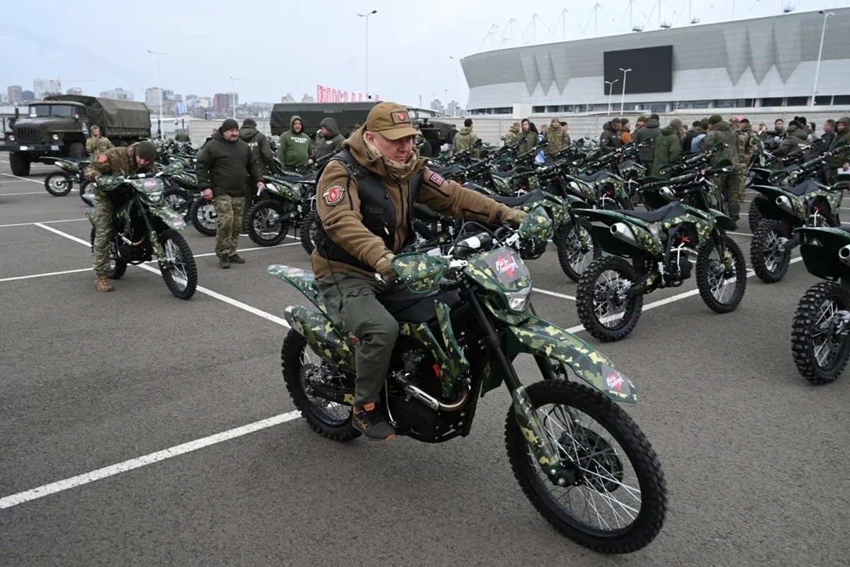 El ejército ruso opta por usar motos Offroad en algunos de sus asaltos