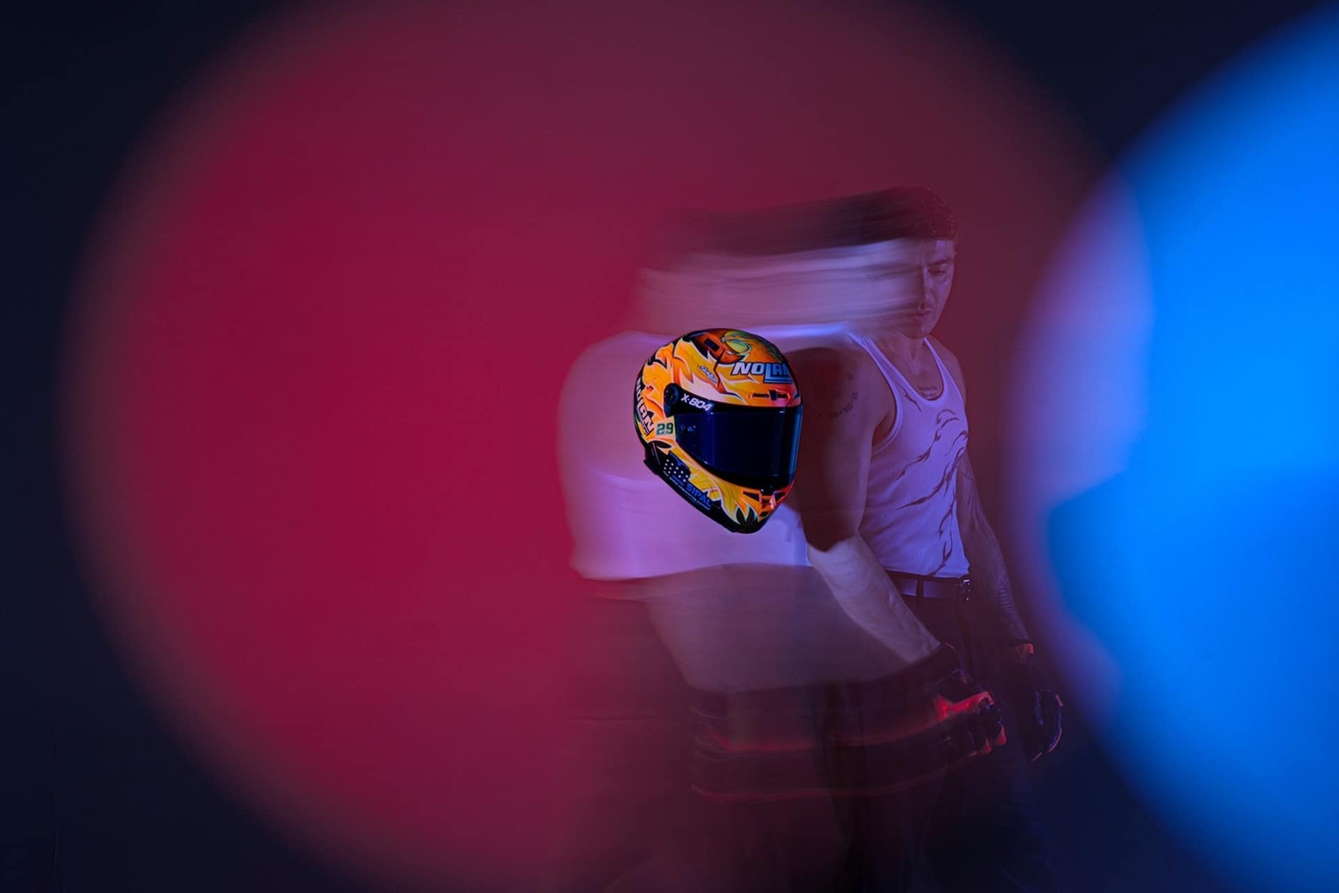 Nolan y presenta sus nuevos cascos réplica con los gráficos que luce Andrea Iannone en el WSBK 2025