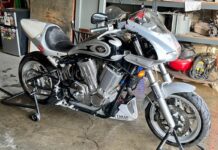 “Preparaciones bizarras a la venta”: Victory V92SC Sport Cruiser de 2001