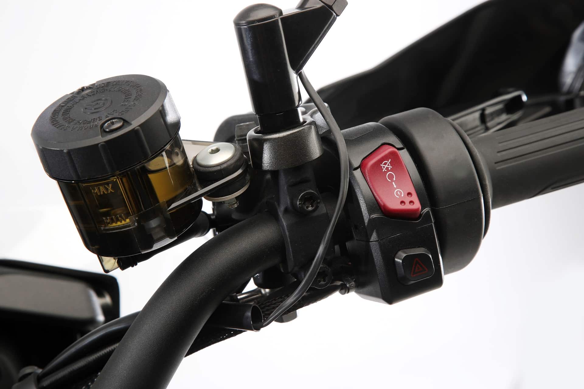 QJ Motor amplía su gama ADV con las nuevas SRT 900 en versiones “S” y “SX”