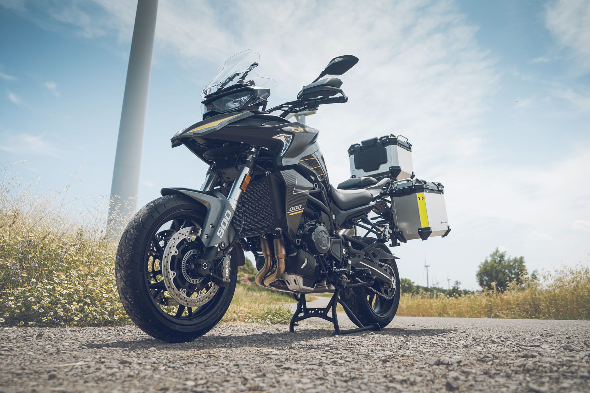 QJ Motor amplía su gama ADV con las nuevas SRT 900 en versiones “S” y “SX”
