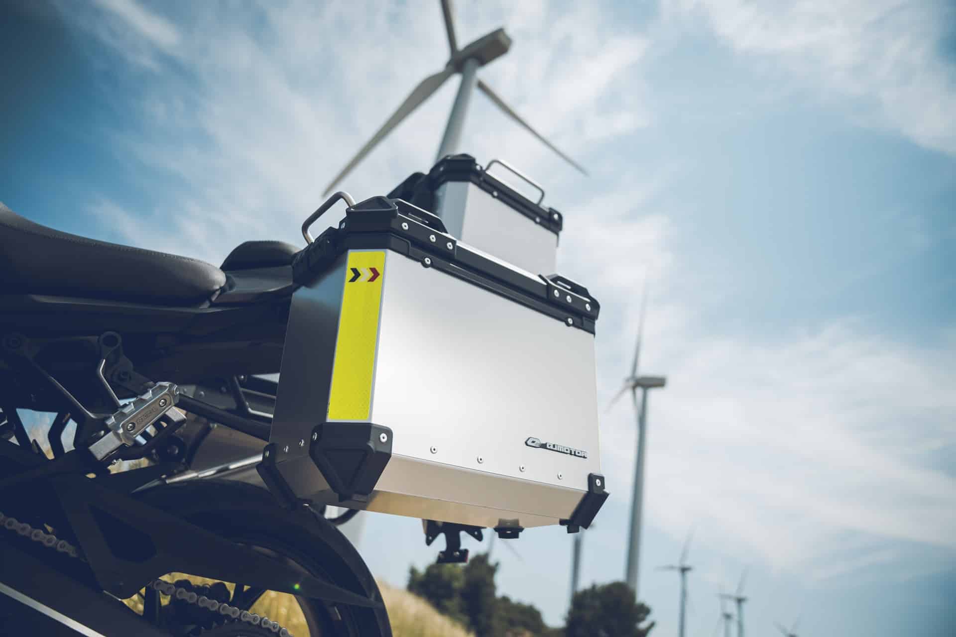 QJ Motor amplía su gama ADV con las nuevas SRT 900 en versiones “S” y “SX”
