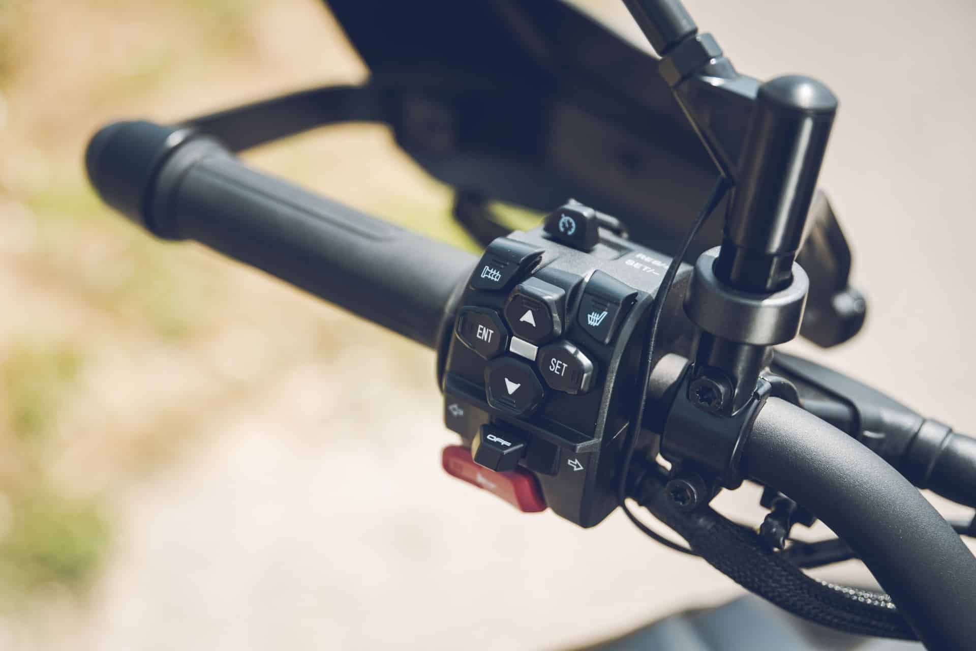 QJ Motor amplía su gama ADV con las nuevas SRT 900 en versiones “S” y “SX”