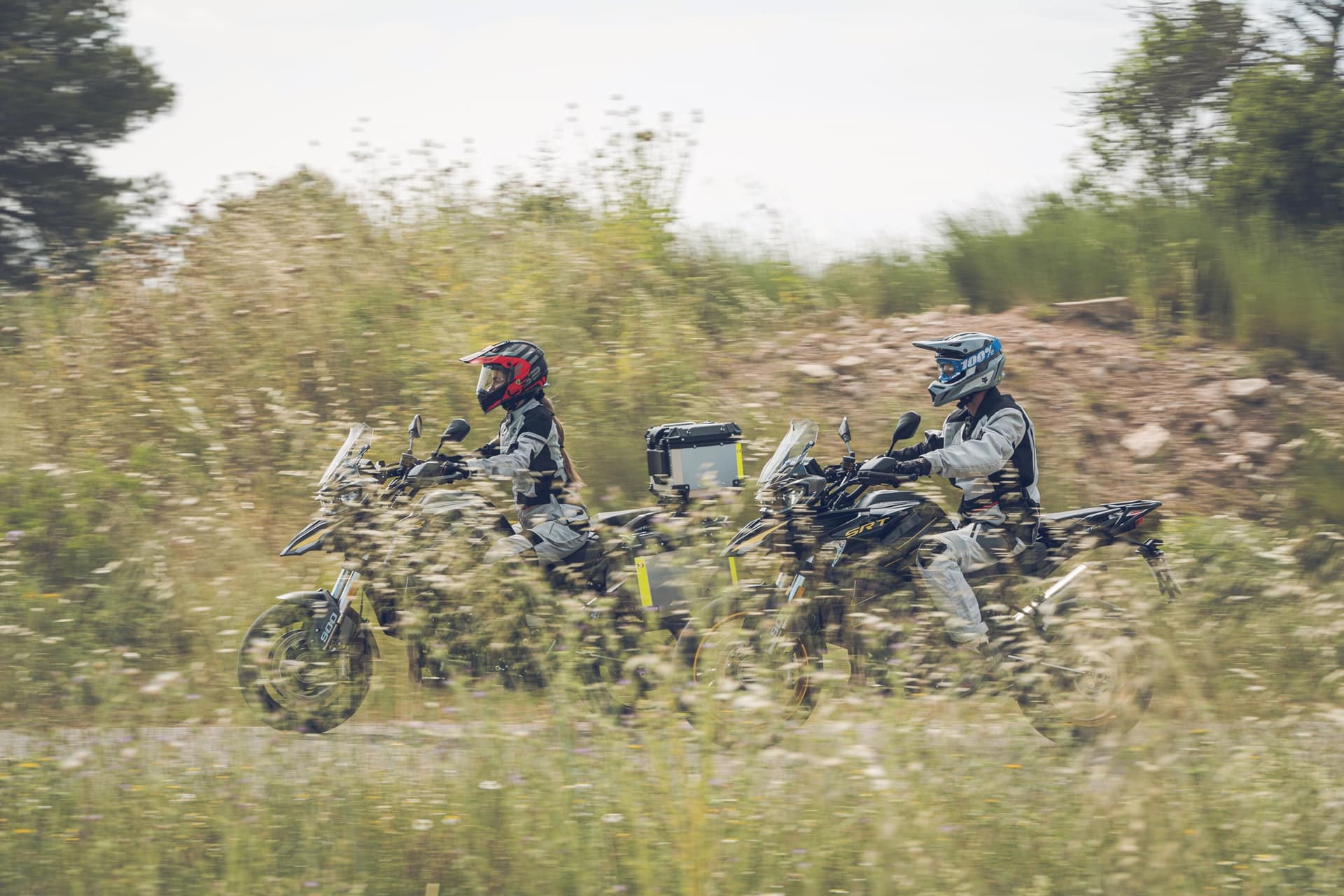 QJ Motor amplía su gama ADV con las nuevas SRT 900 en versiones “S” y “SX”