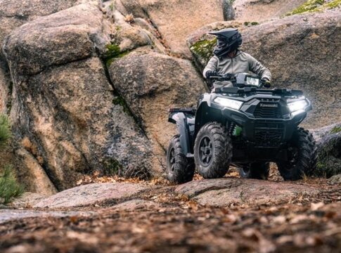 Kawasaki da a conocer su nueva gama 2025 de vehículos ATV y UV
