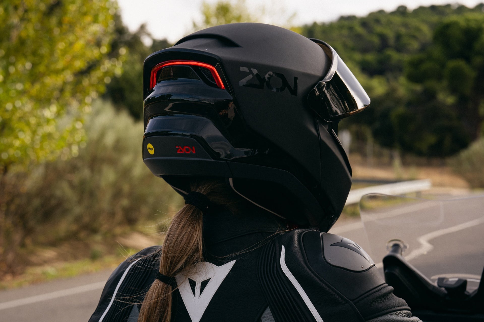 ZYON avanza hacia el lanzamiento de su primer modelo de casco equipado con el sistema Breath Safe System