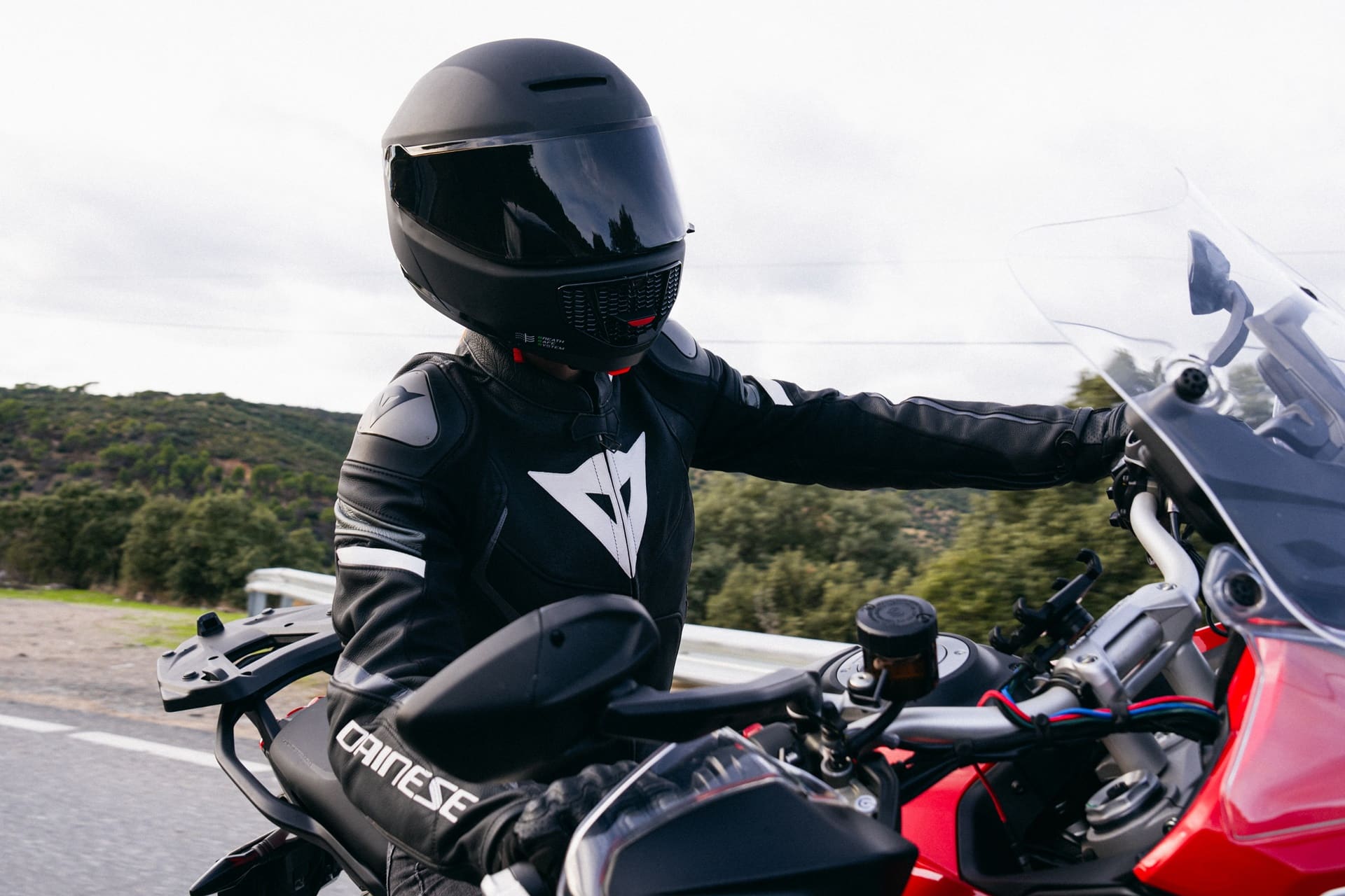ZYON avanza hacia el lanzamiento de su primer modelo de casco equipado con el sistema Breath Safe System