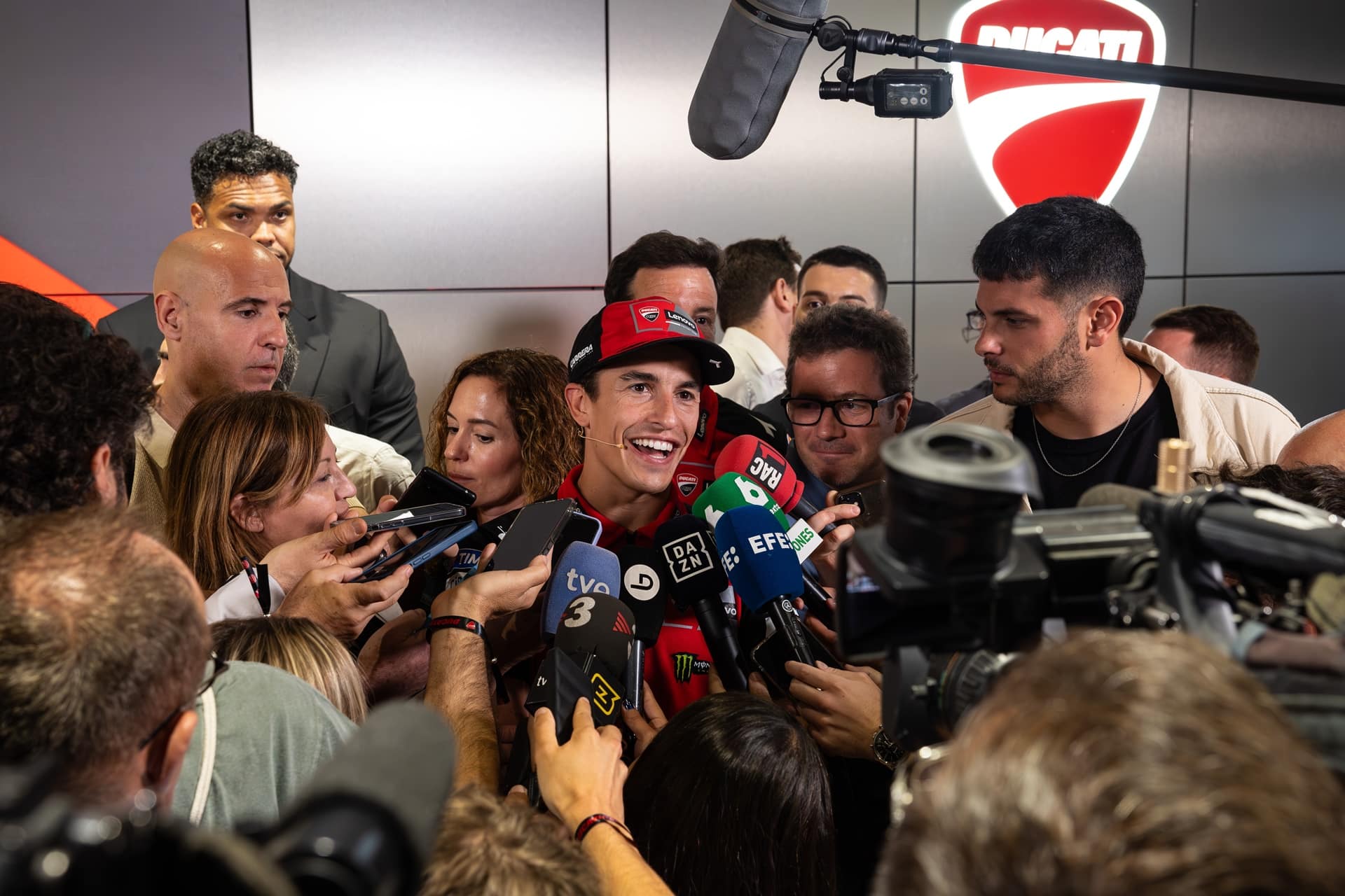 Ducati inaugura nuevo concesionario oficial con Marc Márquez como anfitrión estelar del evento