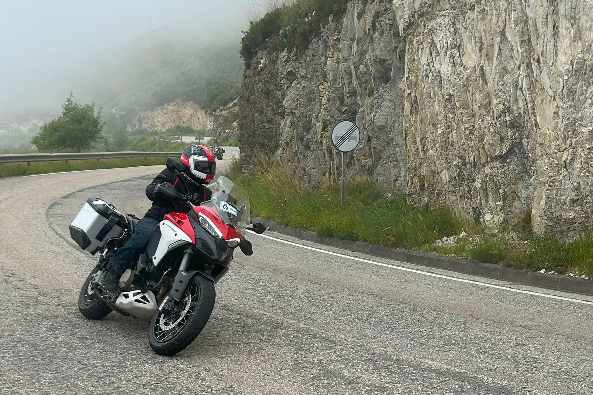 La 5ª edición de Osos 1000 logra reunir a más de 800 amantes del Mototurismo en el corazón de Asturias