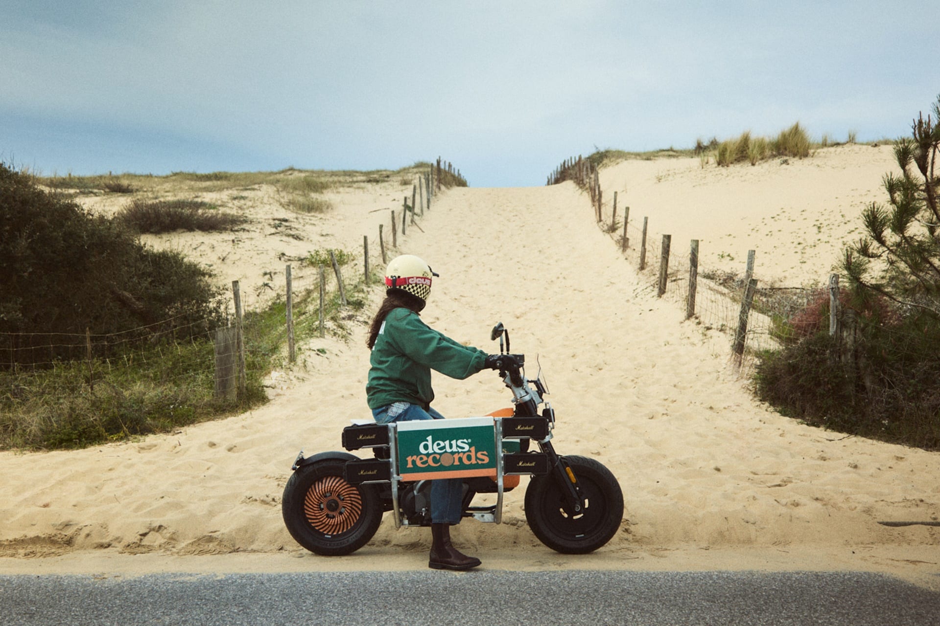 BMW DE 02 x Deus Ex Machina: Movilidad sonora