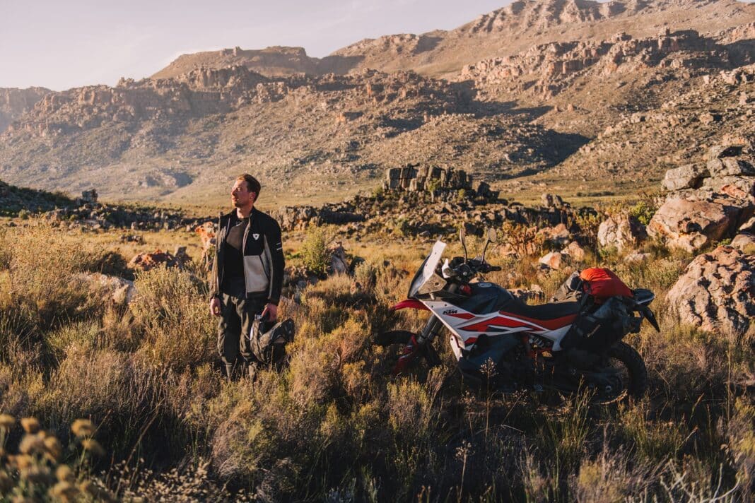 REV'IT! Tectonic H2O: El traje de aventura impermeable 2 en 1